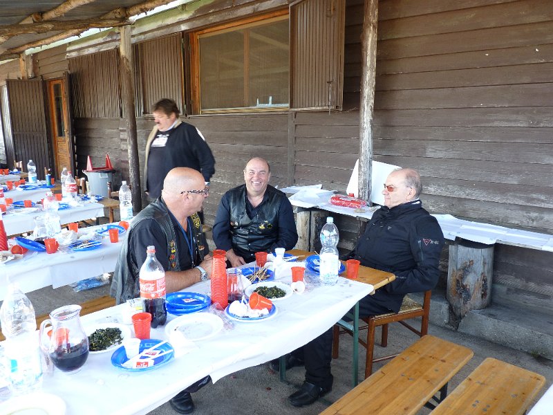 Chiacchere dopo pranzo.JPG